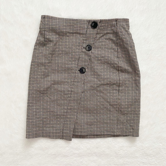 DYNAMITE | High rise button skirt - Picture 2 of 8